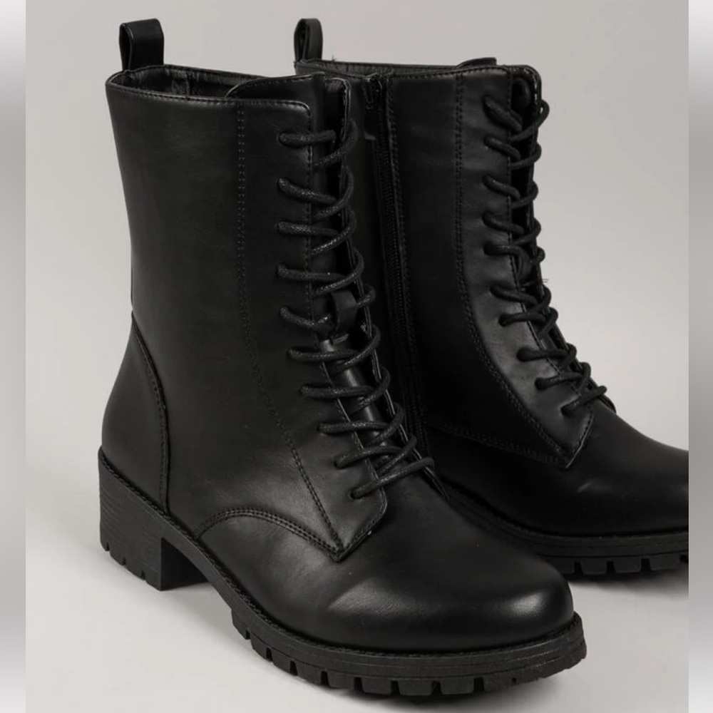 Boots — SOLD ON CURTSY